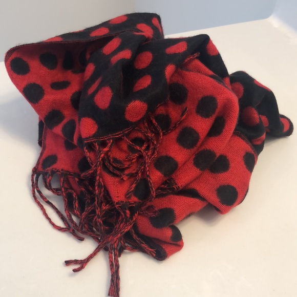 Reversible red and black polka dot fringed scarf - Picture 6 of 6